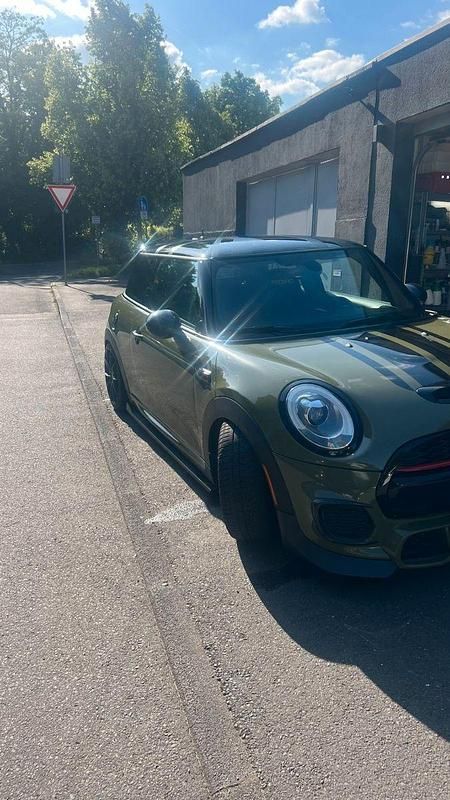Grün Gebraucht 2018 Mini Cooper Coupé Coupé | 18.999 € - Bild 1/4