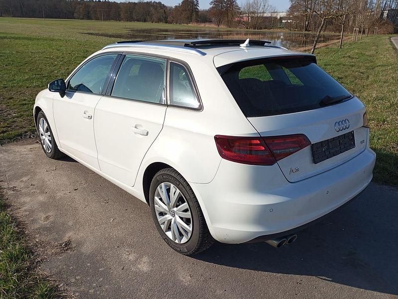 Gebraucht Audi A3 Sport 150 PS (110 kW) 2015 Weiß Limousine