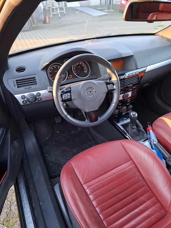 Gebraucht Opel Astra Cabriolet 140 PS (102 kW) 2009 Gold Cabrio