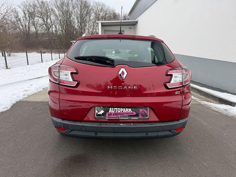 Gebraucht Renault Mégane III 110 PS (80 kW) 2014 Rot Limousine