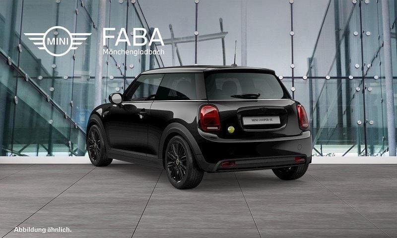 Gebraucht Mini Cooper SE Classic 135 kW (184 PS) 2023 Schwarz Kleinwagen