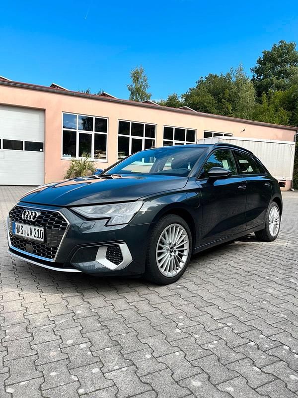 Grau Gebraucht 2021 Audi A3 e-tron Comfort Kleinwagen | 21.600 € (Fairer Preis) - Bild 1/4