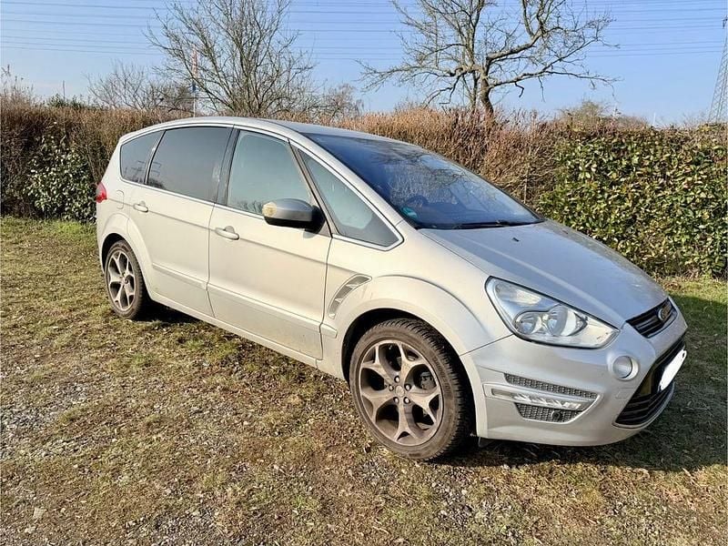 Silber Gebraucht 2012 Ford S-MAX Titanium Van / Kleinbus | 3.999 € (Superpreis) - Bild 1/4