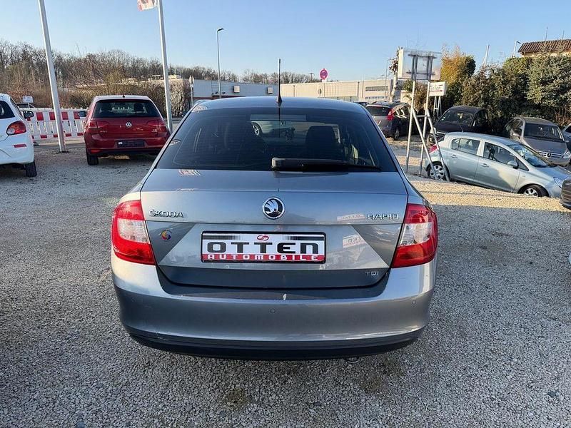 Gebraucht Skoda Rapid Ambition 105 PS (77 kW) 2012 Grau Kleinwagen