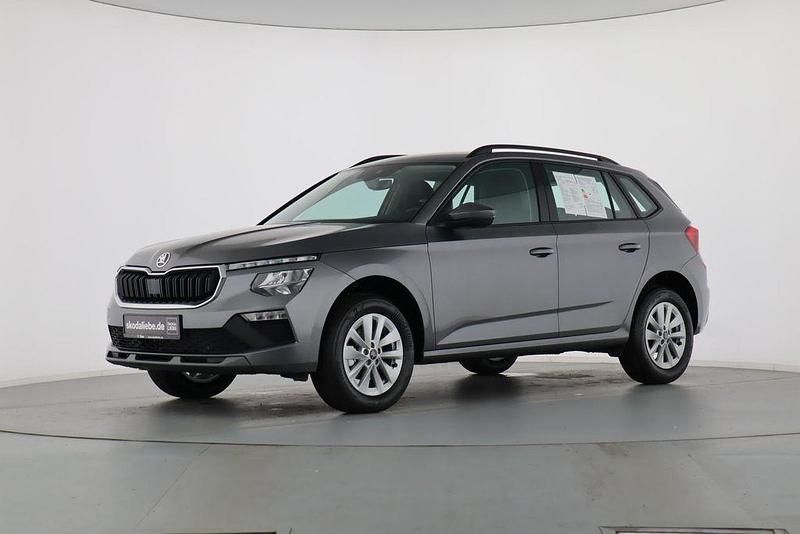 Graphitegrau metallic Neu 2025 Skoda Kamiq Selection SUV | 22.320 € (Guter Preis) - Bild 1/4
