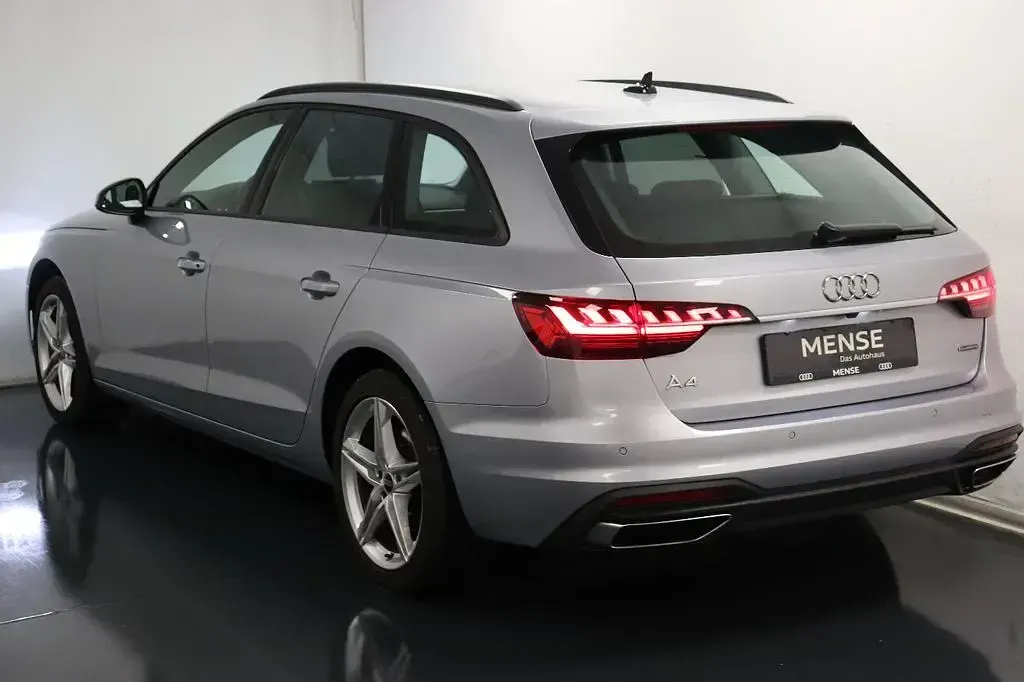 Gebraucht Audi A4 Basis 204 PS (150 kW) 2022 Florettsilbermet. Kombi
