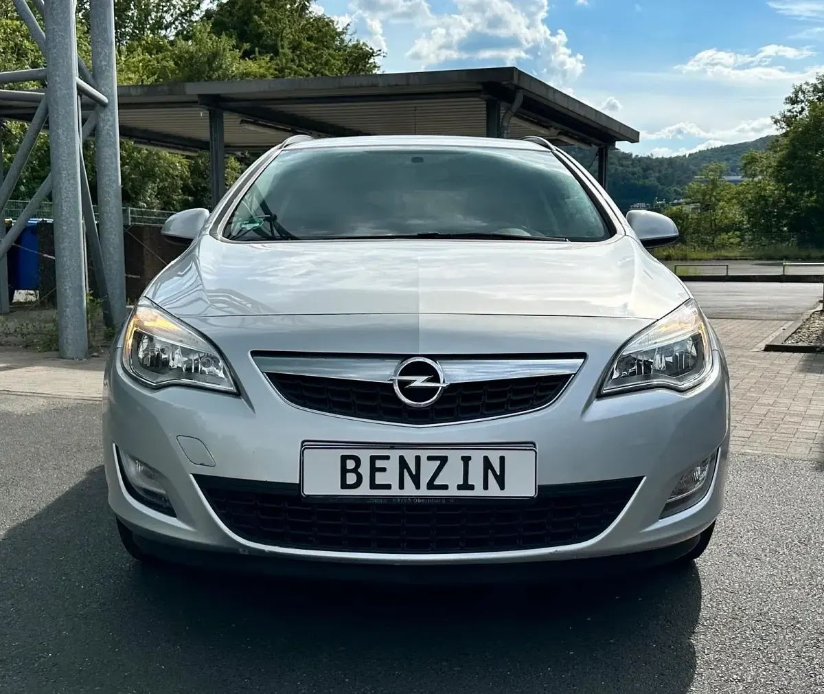 Gebraucht Opel Astra 101 PS (74 kW) 2011 Silber Kombi