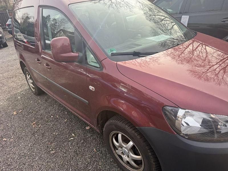 Gebraucht VW Caddy Trendline 105 PS (77 kW) 2011 Rot Van / Kleinbus