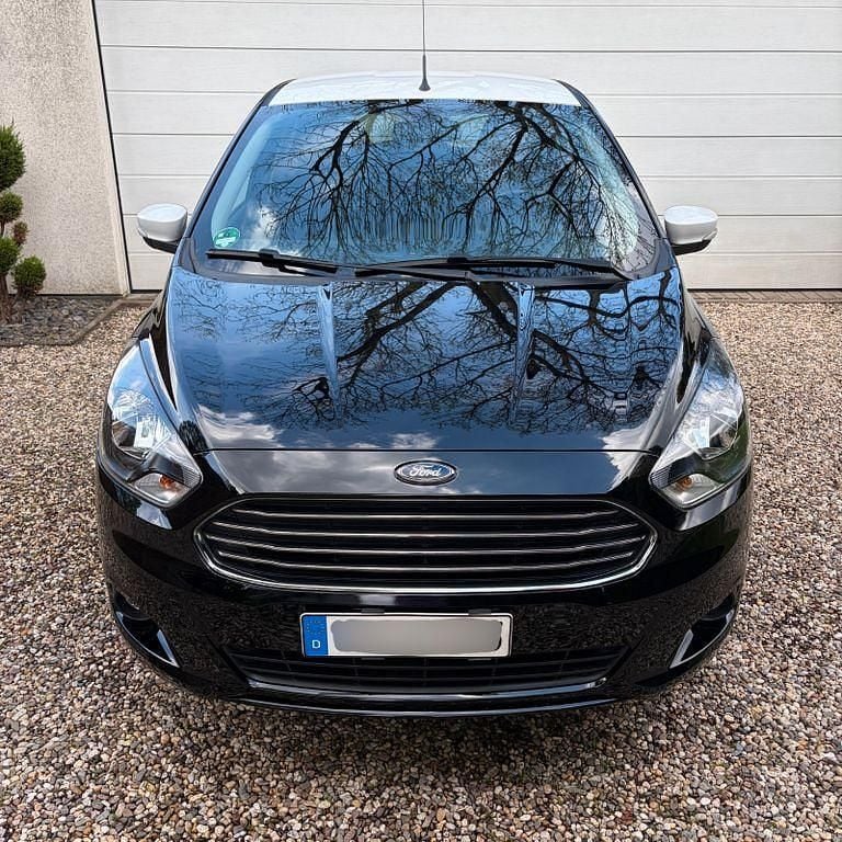 Gebraucht Ford Ka Plus 86 PS (63 kW) 2017 Schwarz Kleinwagen