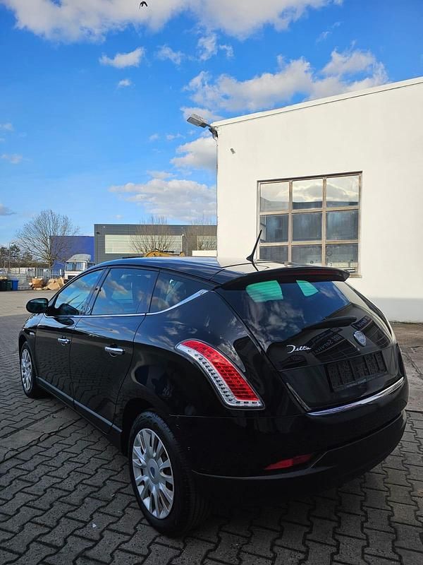 Gebraucht Lancia Delta 120 PS (88 kW) 2010 Schwarz Kleinwagen