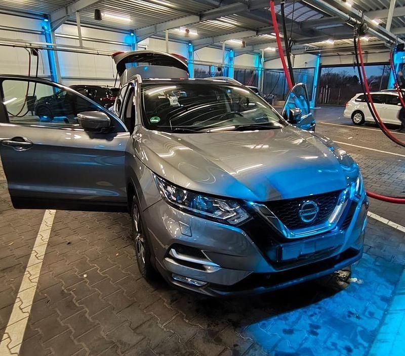 Grau Gebraucht 2018 Nissan Qashqai SUV | 10.990 € (Superpreis) - Bild 1/4
