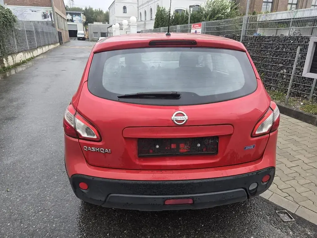 Gebraucht Nissan Qashqai Visia 114 PS (83 kW) 2010 Rot SUV