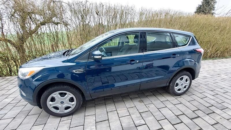 Gebraucht Ford Kuga 150 PS (110 kW) 2017 Blau SUV