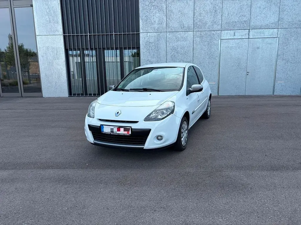 Gebraucht Renault Clio Night&Day 103 PS (75 kW) 2013 Weiß Kleinwagen