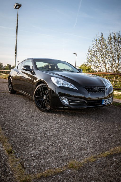 Schwarz Gebraucht 2011 Hyundai Genesis Coupé | 11.300 € - Bild 1/4