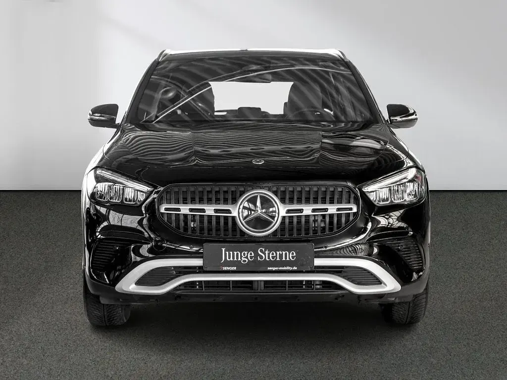 Gebraucht Mercedes GLA200 163 PS (119 kW) 2024 Schwarz SUV