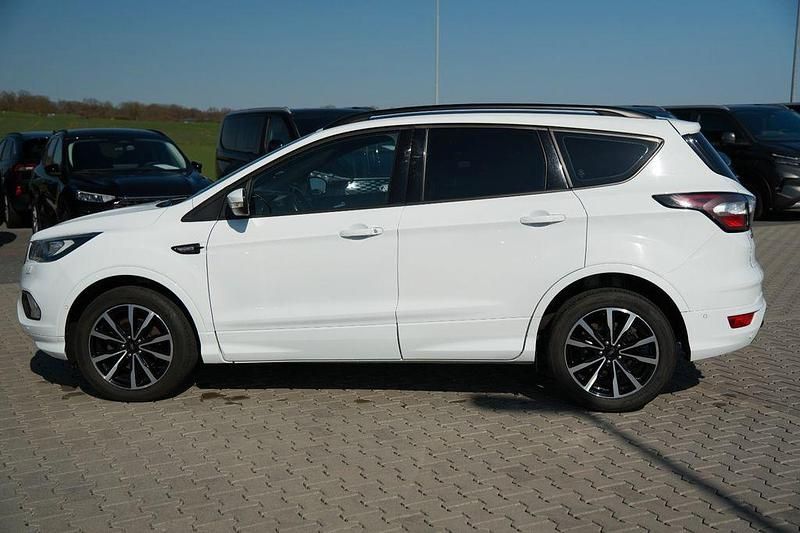 Gebraucht Ford Kuga ST-Line 150 PS (110 kW) 2018 Weiß SUV