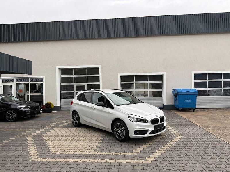 Weiß Gebraucht 2016 BMW 218 Performance Limousine | 13.990 € (Fairer Preis) - Bild 1/4