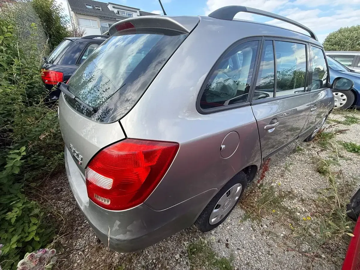 Gebraucht Skoda Fabia 69 PS (50 kW) 2008 Gelb Limousine