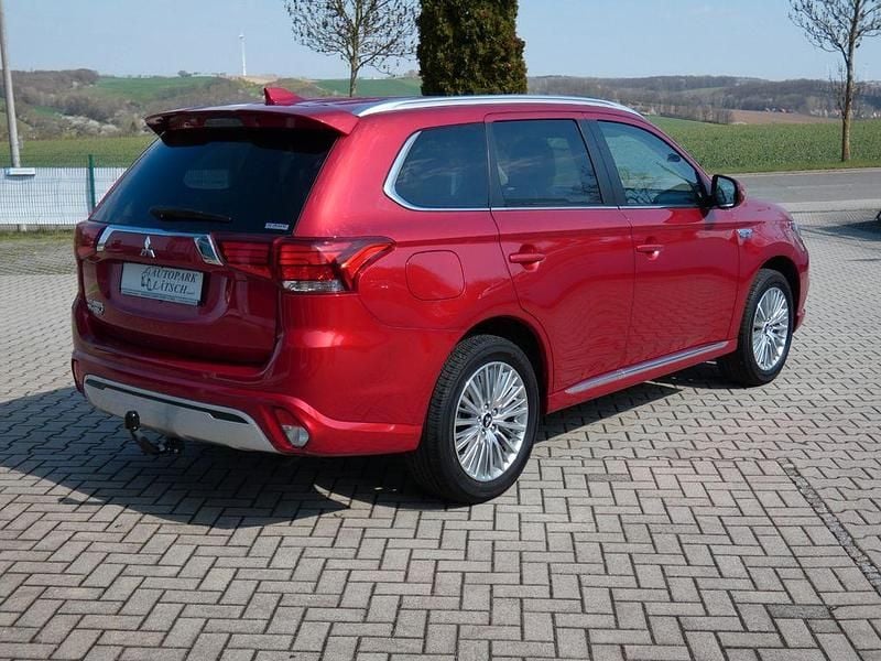 Gebraucht Mitsubishi Outlander P-HEV Basis 135 PS (99 kW) 2020 Rot SUV