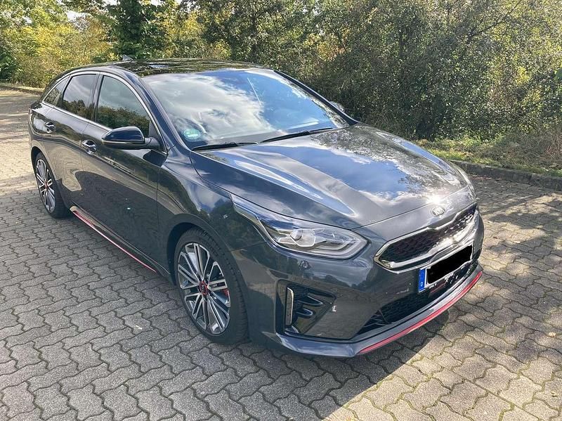 Grau Gebraucht 2021 Kia ProCeed Kleinwagen | 26.990 € (Etwas zu teuer) - Bild 1/4
