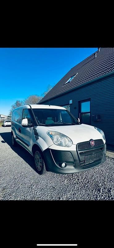 Weiß Gebraucht 2015 Fiat Doblò Van / Kleinbus | 3.900 € (Superpreis) - Bild 1/4