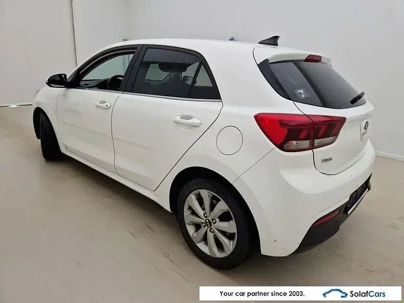 Gebraucht Kia Rio 101 PS (74 kW) 2021 Weiß Limousine