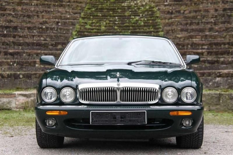 Grün Gebraucht 1998 Jaguar XJ8 Sovereign Limousine | 9.999 € (Teuer) - Bild 1/4