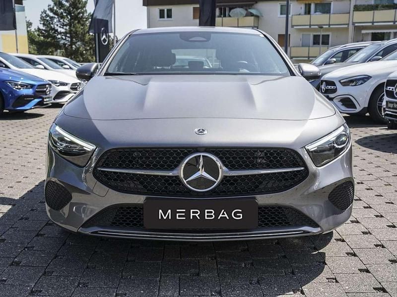 Gebraucht Mercedes A200 Advanced 177 PS (130 kW) 2024 Mountain grau Limousine