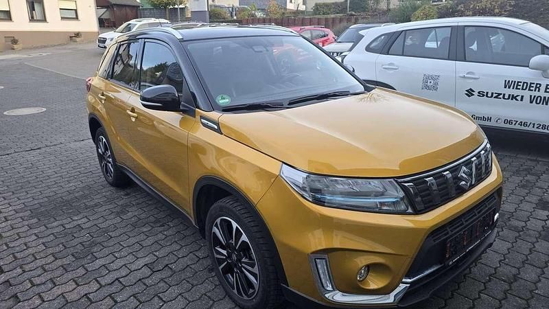 Gebraucht Suzuki Vitara Comfort+ 102 PS (75 kW) 2022 Solar/cosmic black SUV
