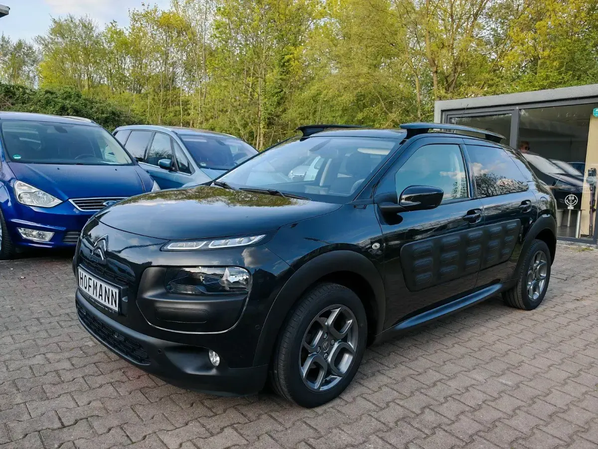 Used Citroën C4 Shine 99 HP (72 kW) 2016 Black SUV