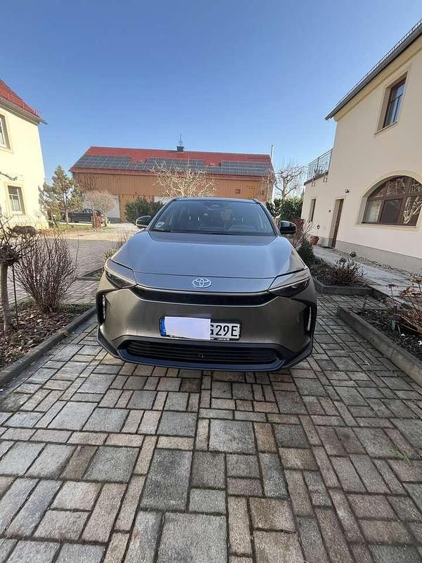 Gebraucht Toyota bZ4X 150 kW (204 PS) 2023 SUV