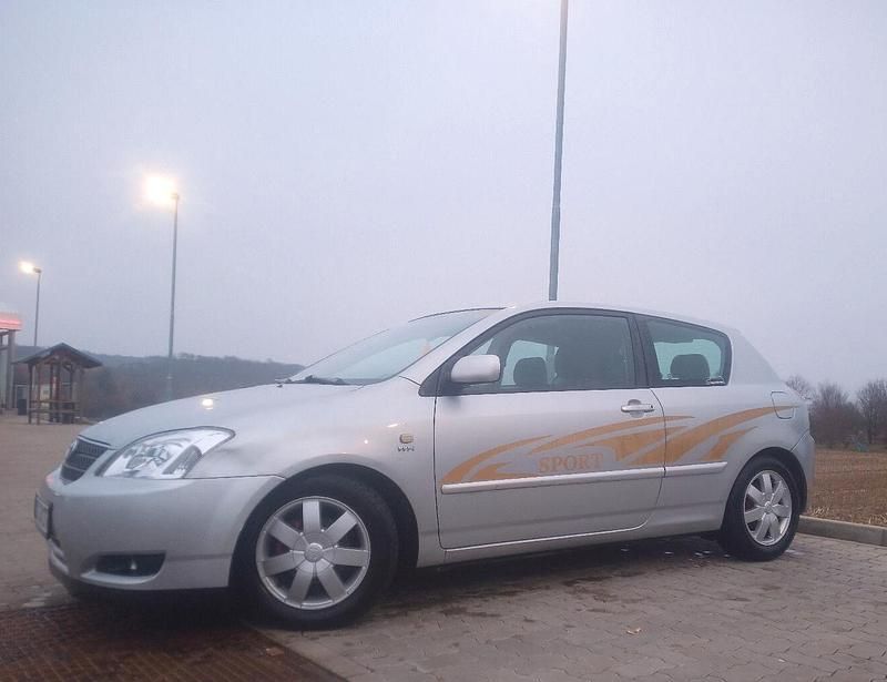 Gebraucht Toyota Corolla 97 PS (71 kW) 2002 Silber Kleinwagen