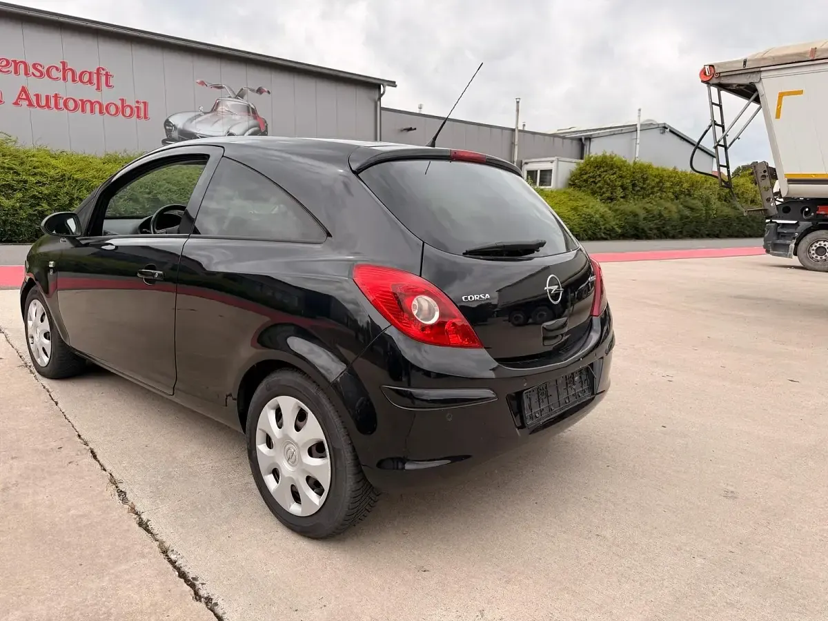 Gebraucht Opel Corsa 90 PS (66 kW) 2010 Schwarz Kleinwagen