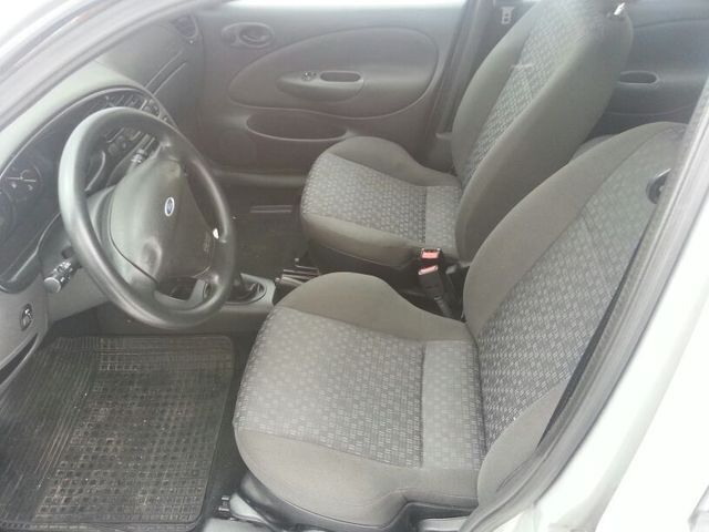 Gebraucht Ford Fiesta 94 PS (69 kW) 2002 Silber Kleinwagen