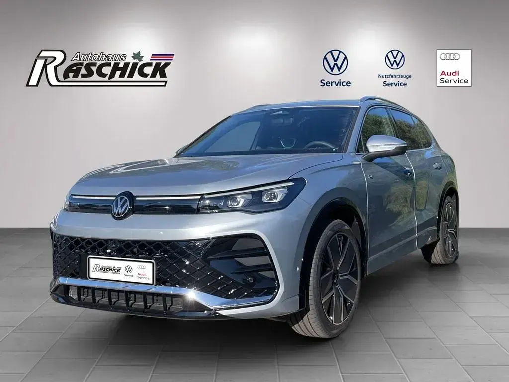 Neu VW Tiguan R-line 150 PS (110 kW) 2025 Oyster silver (silber) SUV