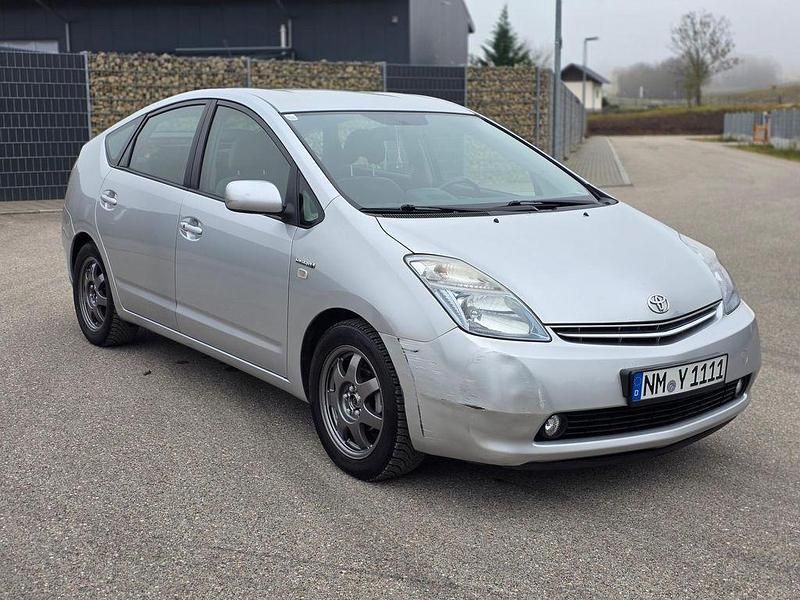 Second-hand Toyota Prius Basis 77 CP (56 kW) 2007 Argintiu Hatchback