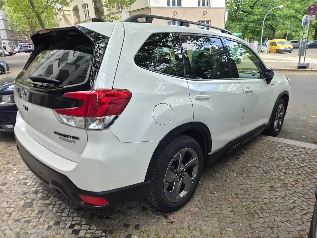 Gebraucht Subaru Forester Platinum 150 PS (110 kW) 2023 Weiß SUV
