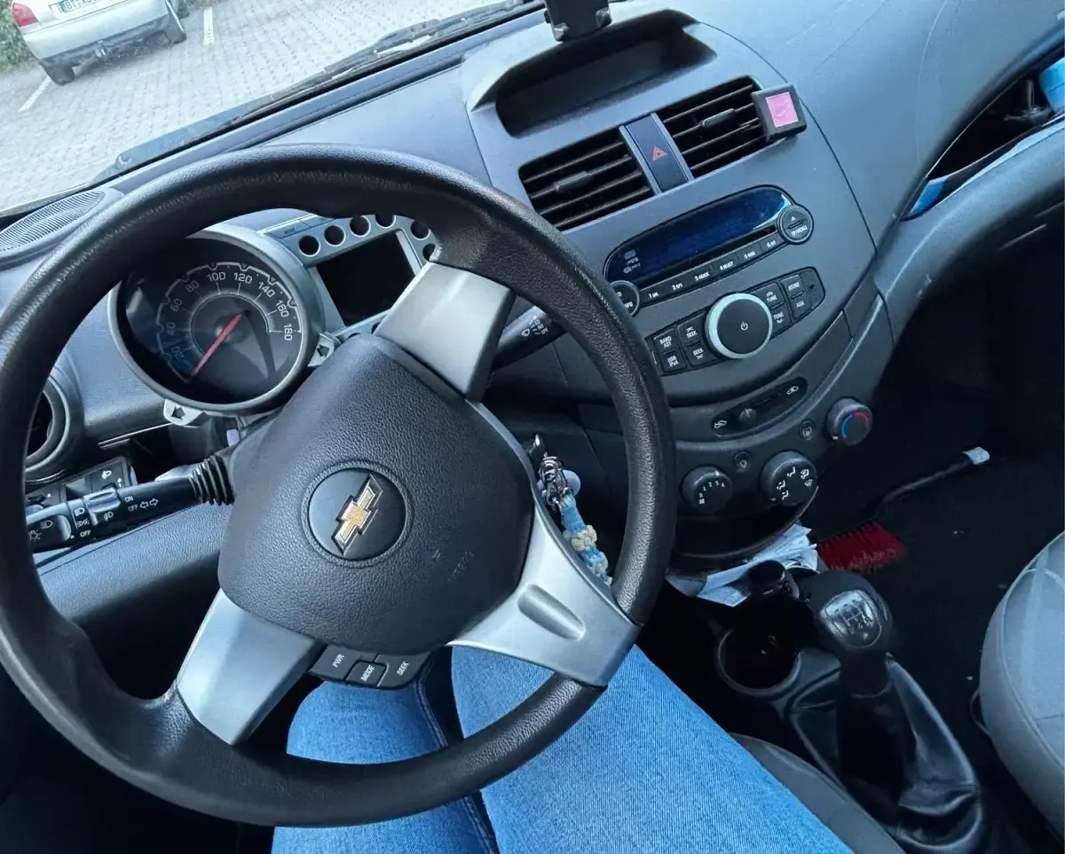 Używany Chevrolet Spark LS 2011 Srebrny Hatchback
