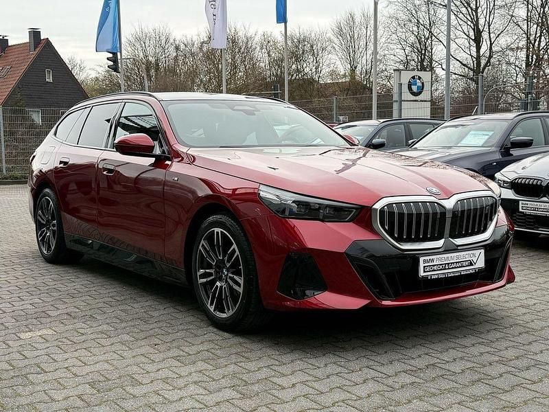 Gebraucht BMW i5 M Sport 250 kW (340 PS) 2025 Fire red Kombi