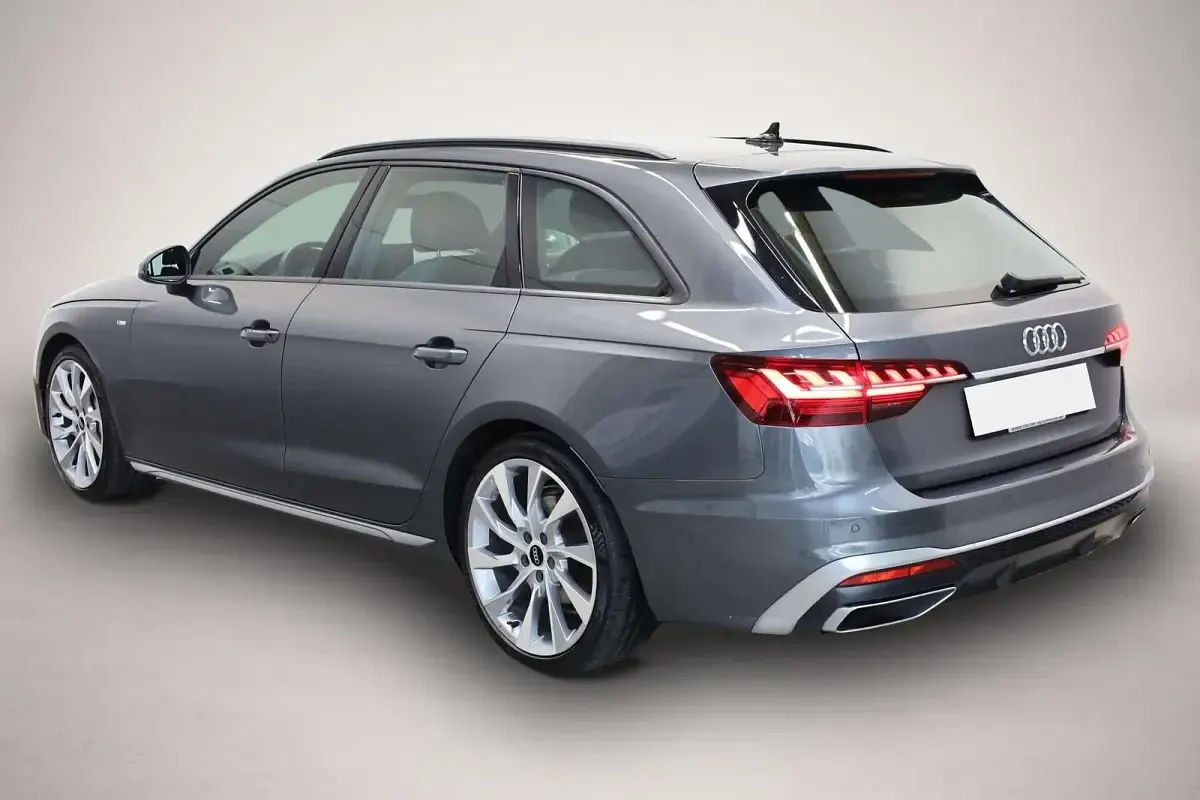 Gebraucht Audi A4 S-Line 204 PS (150 kW) 2023 Manufacturer Kombi