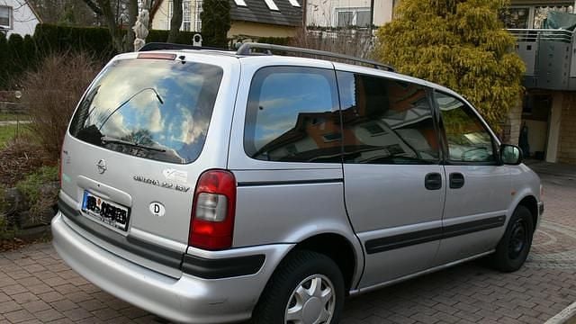 Gebraucht Opel Sintra 141 PS (103 kW) 1998 Silber metallic Van / Kleinbus