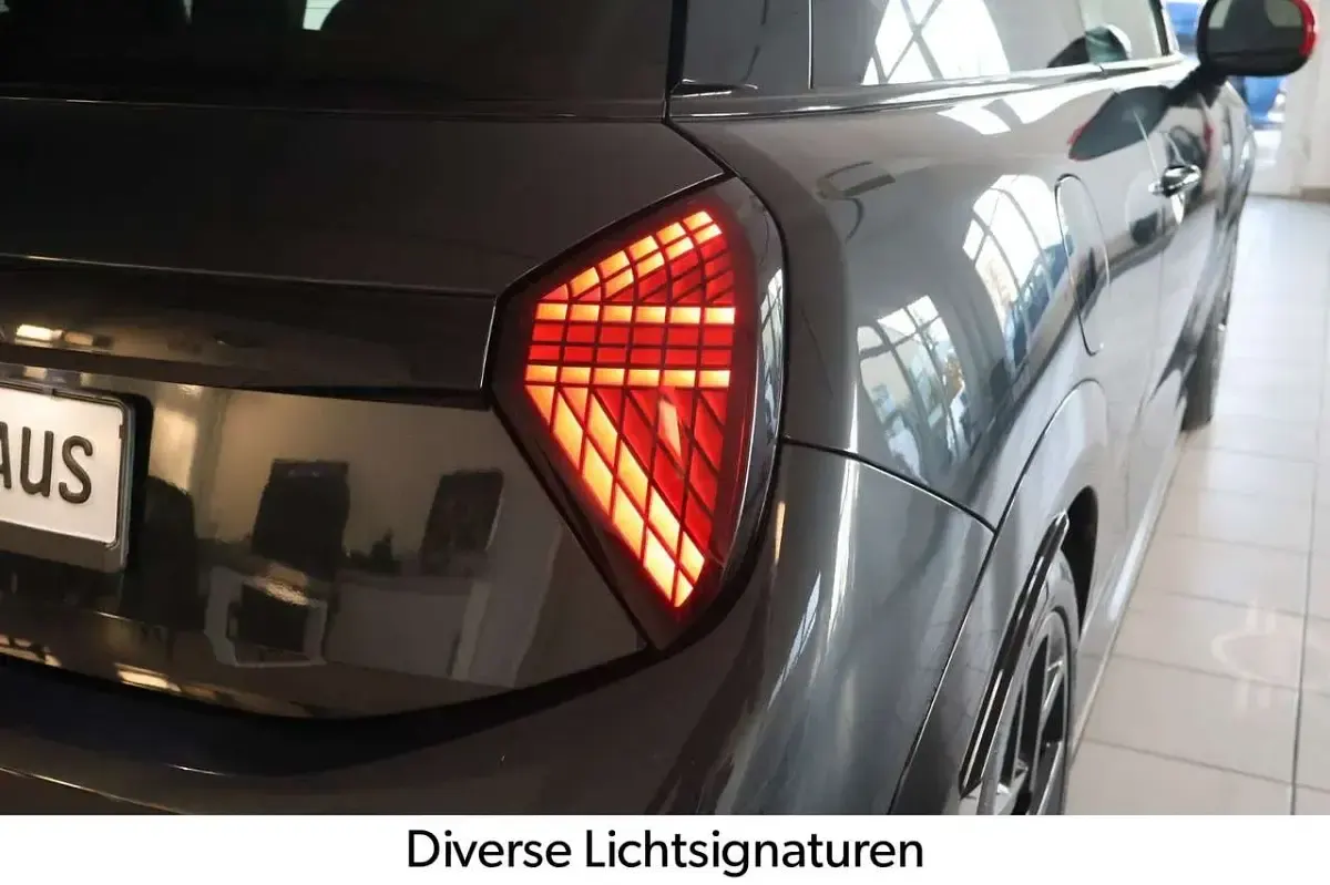Używany Mini John Cooper Works 187 KM (137 kW) 2024 Czarny Hatchback