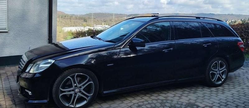 Gebraucht Mercedes E220 170 PS (125 kW) 2010 Schwarz Kombi