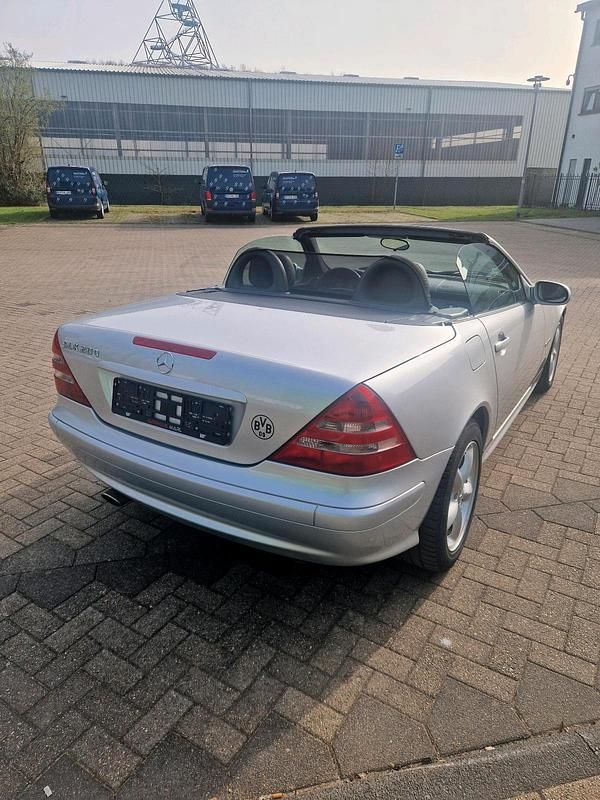 Gebraucht Mercedes SLK200 163 PS (119 kW) 2002 Silber Cabrio