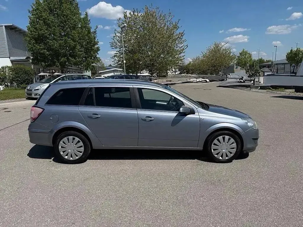 Używany Opel Astra 125 KM (91 kW) 2009 Srebrny Kombi