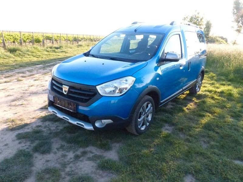 Blau Gebraucht 2016 Dacia Dokker Stepway Van / Kleinbus | 11.888 € - Bild 1/4