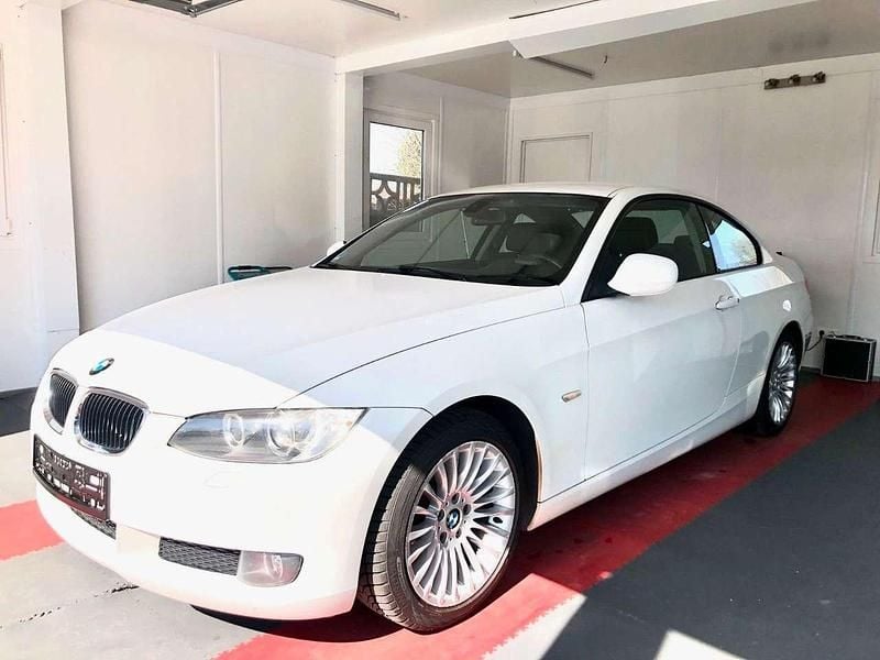 Gebraucht BMW 320 170 PS (125 kW) 2010 Alpinweiss iii Coupé