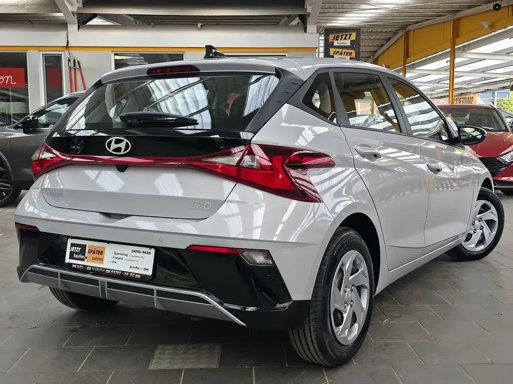 Neu Hyundai i20 Comfort 90 PS (66 kW) 2026 Rot Kleinwagen