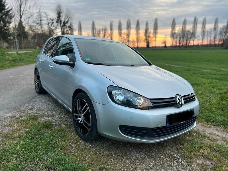 Silber Gebraucht 2009 VW Golf VI Kleinwagen | 8.800 € (Teuer) - Bild 1/4
